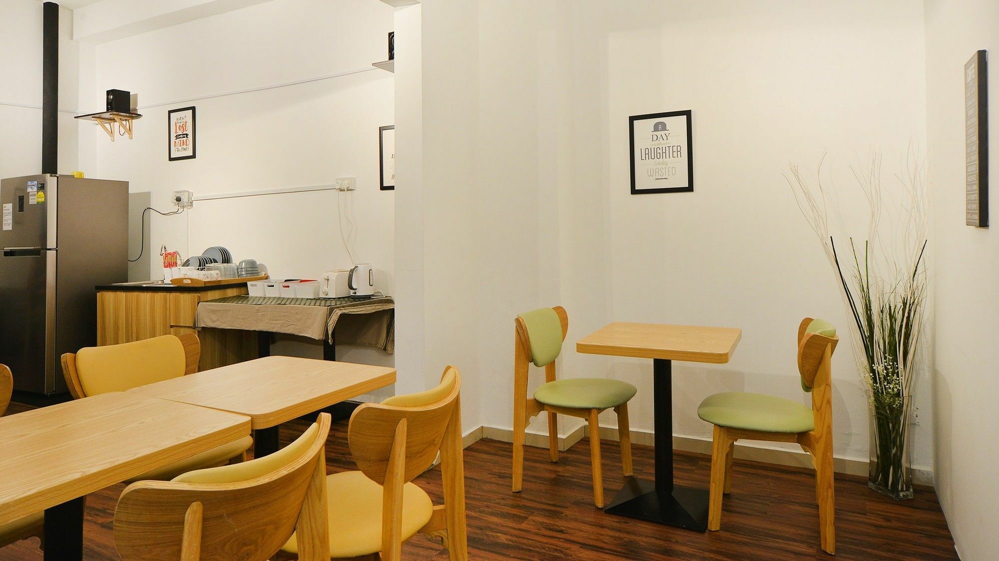 Zen Hostel Aljunied Singapore Exteriör bild